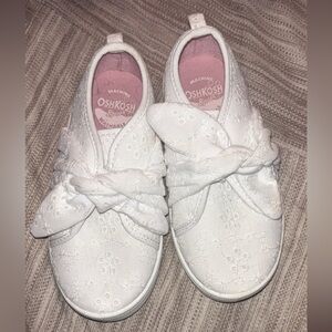 OshKosh B'gosh White Lace Girl’s Slip On Sneakers Excellent condition